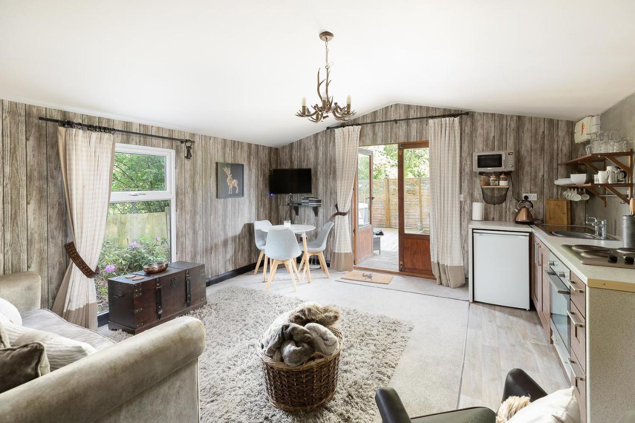 The Log Cabin With Private Hot Tub, Bath Villa Bagian luar foto
