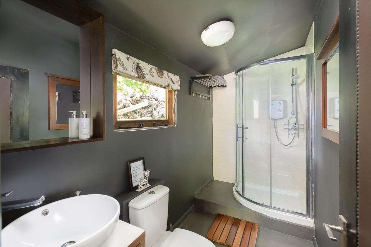 The Log Cabin With Private Hot Tub, Bath Villa Bagian luar foto